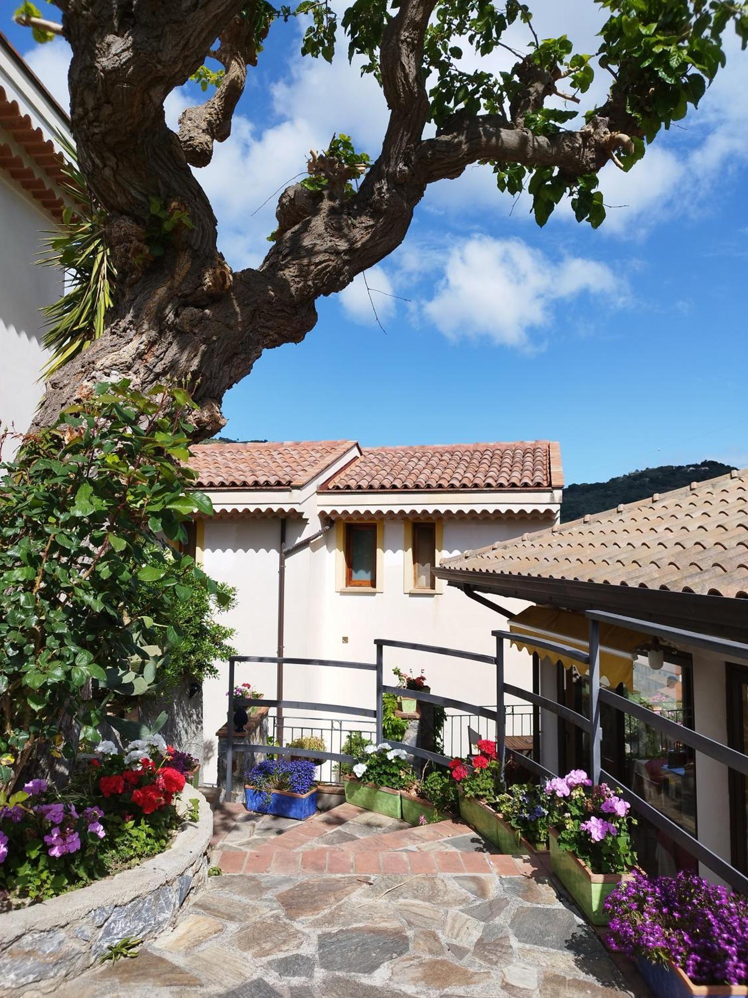 Borgo San Francesco Hotel Gioiosa Marea Exterior photo